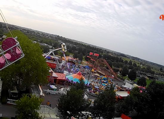 Op grote hoogte zweven boven de Osse Kermis