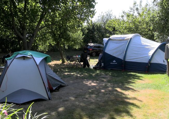 Volop toeristen op de Megense campings