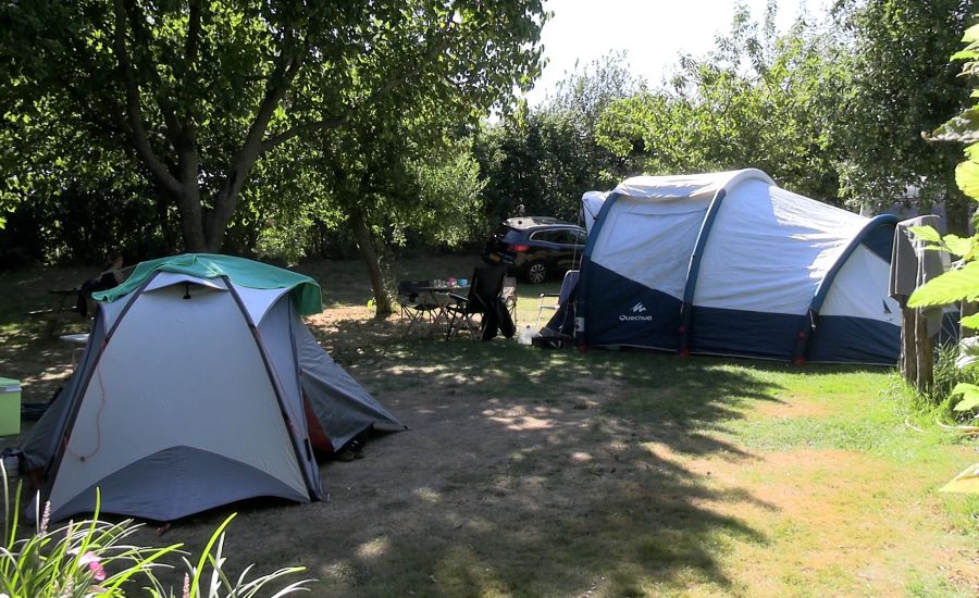 Volop toeristen op de Megense campings